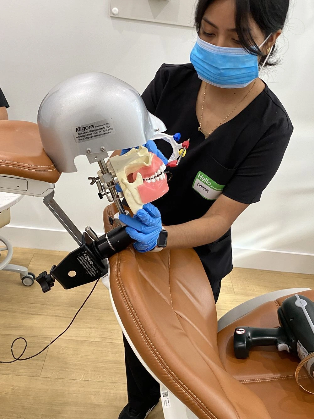 {{ school.name }} student training with dental assistant training equipment in class {{ school.name }} student training with dental assistant training equipment in class